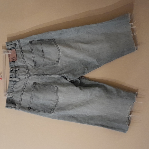 Rocawear denim shorts size 36 CUTOFF Raw hem - Picture 4 of 6
